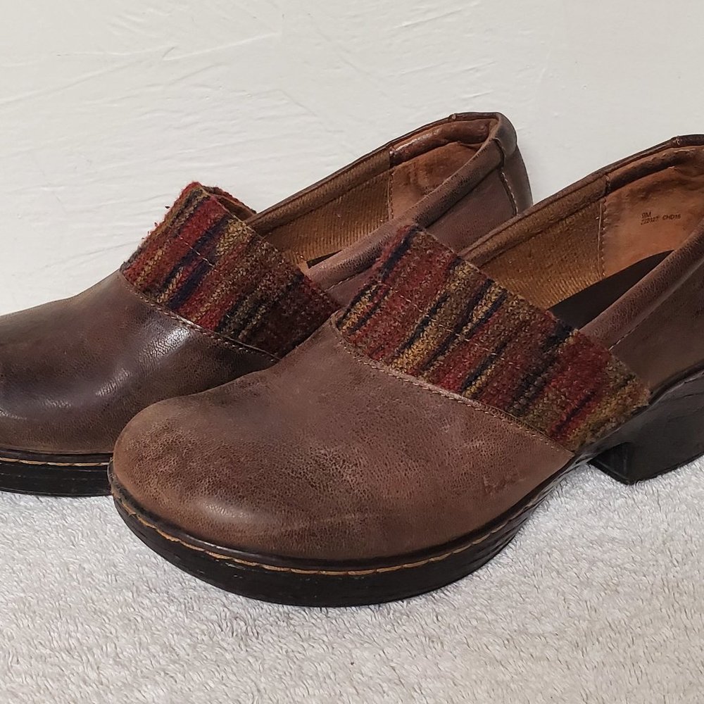 9M BOC Born Brown DAPHNIS Leather Clogs Knit Collar Distressed CHD16 Z22323